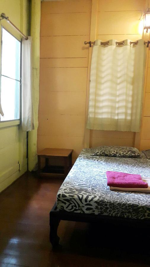 Bangkok House Hostel Phra Nakon Exterior photo
